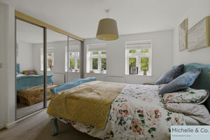 Principal bedroom- click for photo gallery